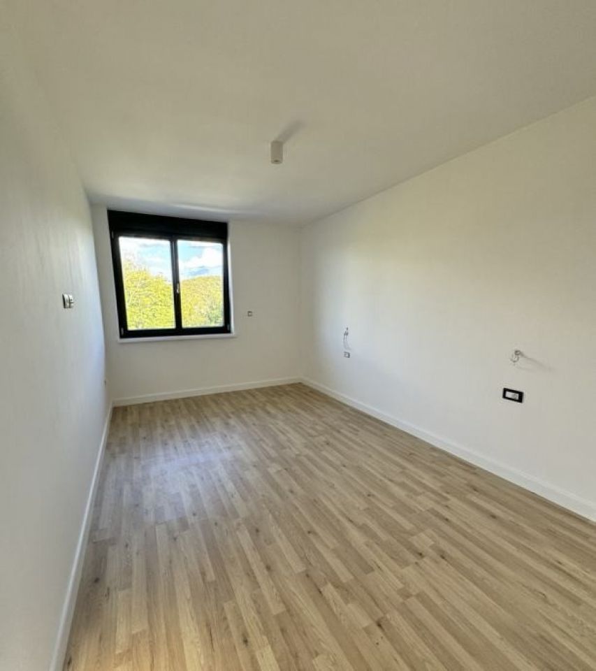 djvhdzct547tusgu085lc.jpg