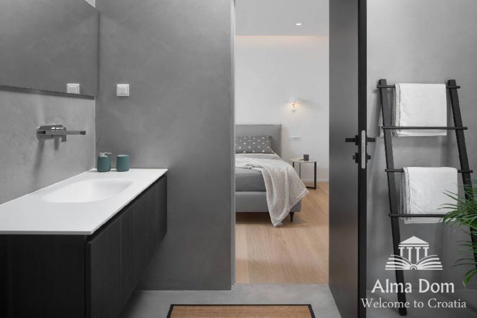 35014628m25hhmbv7ifp.jpg