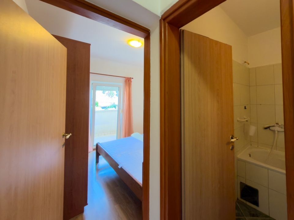 go6dt7r1ji6j95euvirbc.jpg