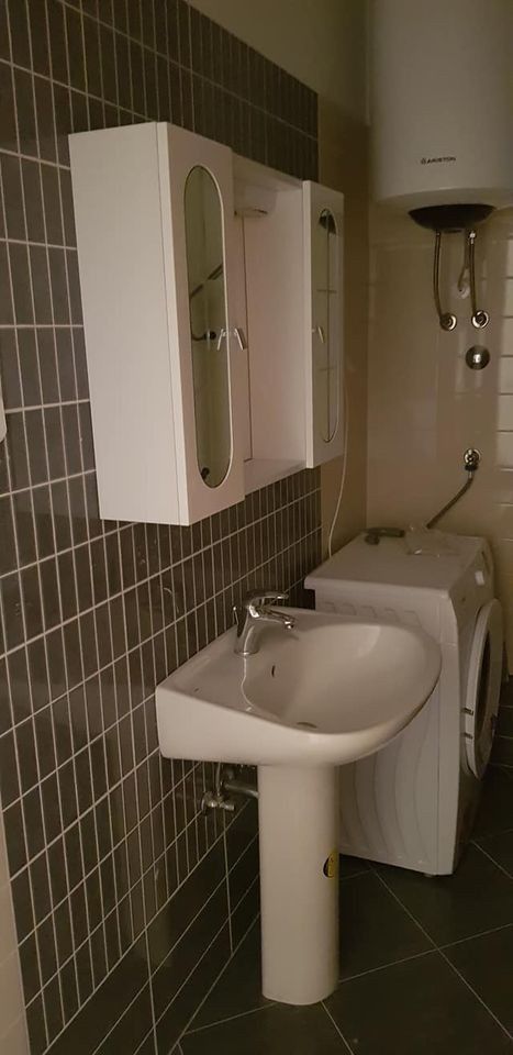 1br8blxkp4y9ra8yn317c.jpg