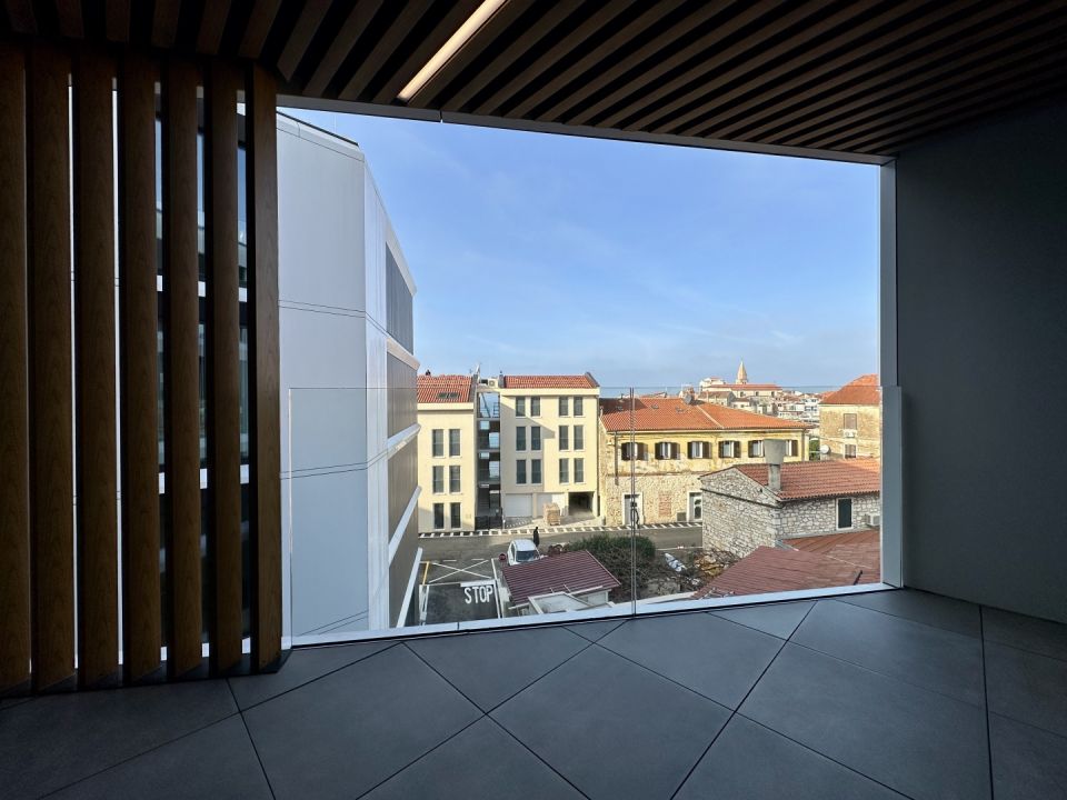 original_1766121741_umag-center-2-bedroom-apartment-in-a-luxury-building-first-row-to-the-sea-5.jpg
