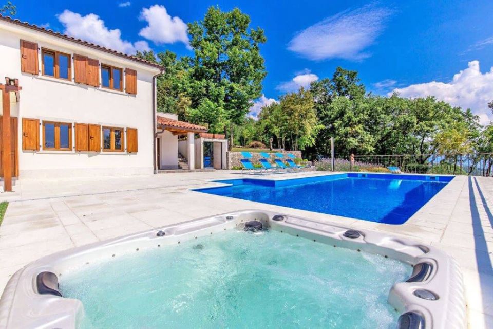 original_1738156743_villa-with-pool-and-jacuzzi-croatia.jpg