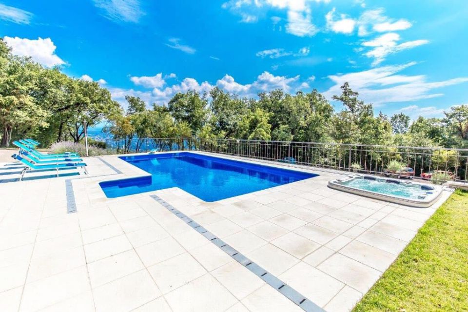 original_1738156764_villa-with-pool-coratia.jpg