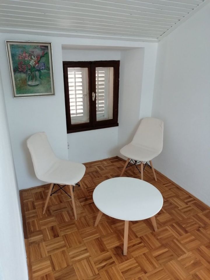 original_1744961005_seating.jpg