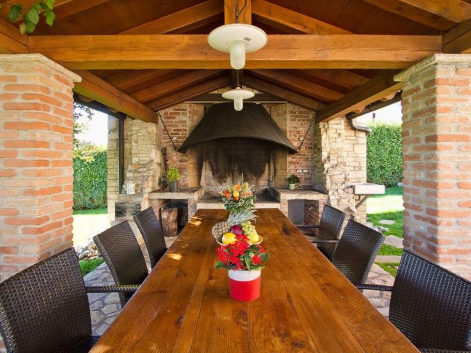 original_1585319848_outdoor-dinning.jpg