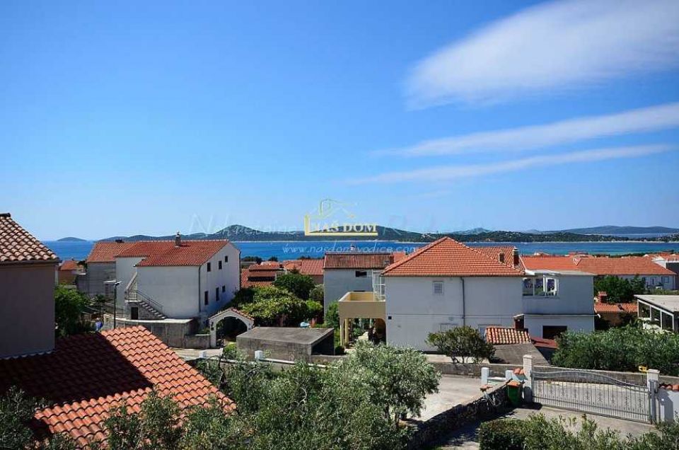 original_vodice-kuca-tri-apartmana-prostranim-dvoristem-slika-83553710.jpg