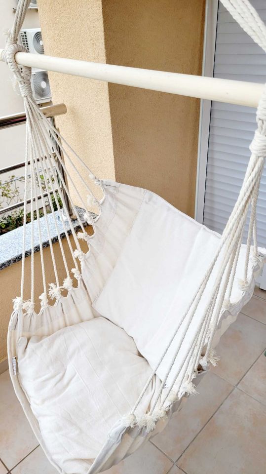 1726381860-100-zavesne-kreslo-na-balkone.jpg
